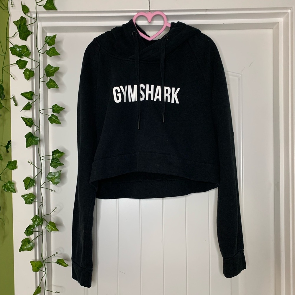 GYMSHARK | CREST CROPPED SPELL OUT LOGO FLEECE LINED HOODIE